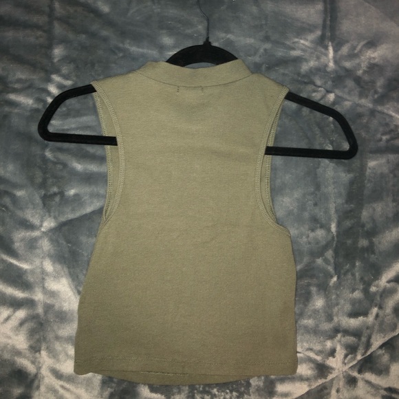 Barley worn:basically new, Olive green:extra small-small..nice hugging material. - Picture 2 of 2